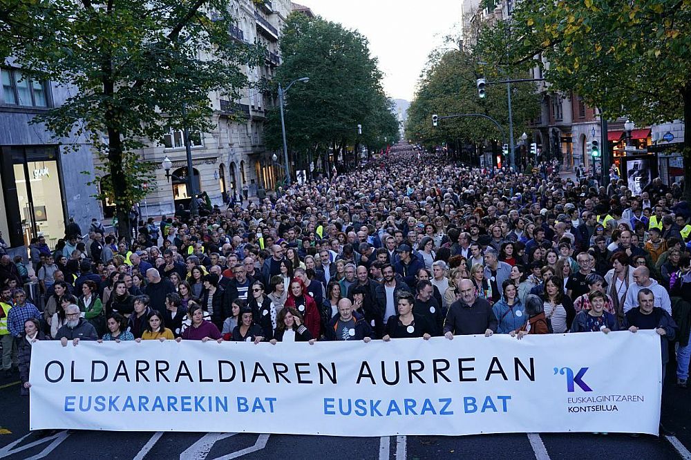 EUSKAREN KONTRAKO ERASOEI ERANTZUN ZINTZOA