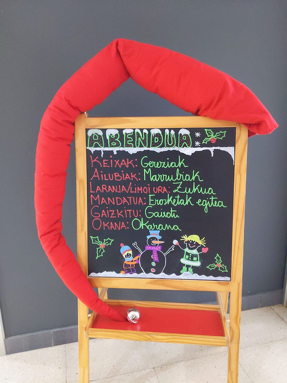 ARGITXOK ERE, BURUNDAKO HIZKERA ERABILTZEN DU