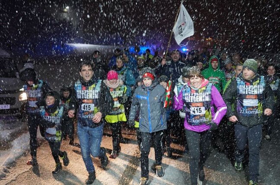 BAJO LA NIEVE EL KM DE LAS FAMILIAS DE LA IKASTOLA